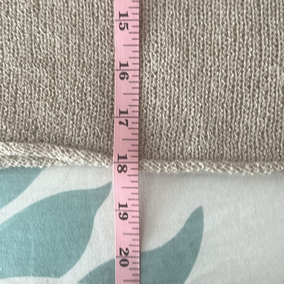 Dazy Button up sweater
Gently used. Excellent Conditions 
Size XL 
#182A - Picture 8 of 9